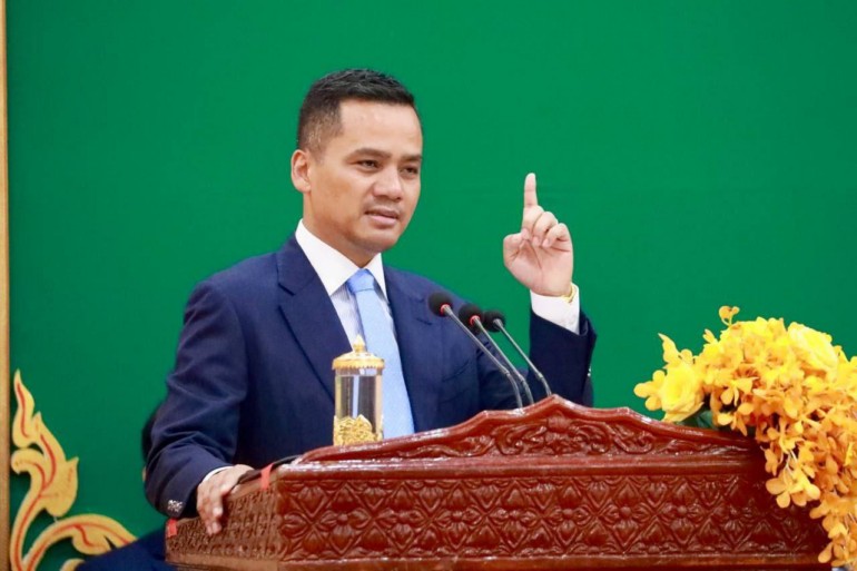 ឯកឧត្តម​អភិ​សន្ដិ​បណ្ឌិត ស សុខា ណែនាំ​អគ្គស្នងការដ្ឋាន​នគរ​បាល​ជាតិ អនុវត្ត​វិធានកា​រលើ​ក្រុម​រថយន្ត​ដឹក​អ្នកដំណើរ​ផ្លូវជាតិ​លេខ​១ ហើយ​!