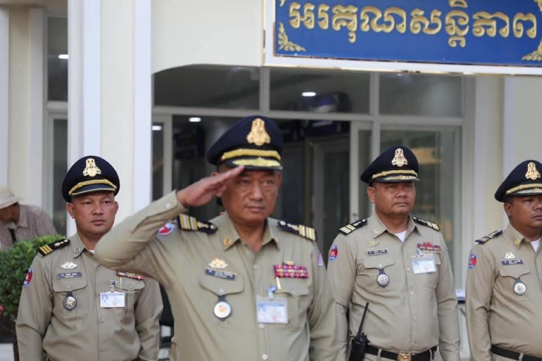អធិការដ្ឋាន​នគរបាល​ក្រុង​ប៉ោយប៉ែត​គោរព​ទង់ជាតិ នៃ​ព្រះរាជាណាចក្រ​កម្ពុជា​នៅ​ព្រឹក​ថ្ងៃ​ចន្ទ​!!!