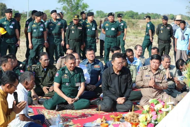 លោក​ឧត្តមសេនីយ៍ទោ សិទ្ធិ ឡោះ  អញ្ជើញ​ជា​អធិបតី​ក្នុង​ពិធី​ក្រុង​ពាលី​បុកគ្រឹះ​សាងសង់​ទីស្នាក់ការ​ភូមិ នៅ​មជ្ឈមណ្ឌល​តេជោ​សន្តិភាព​ការ៉េ​ពីរ​