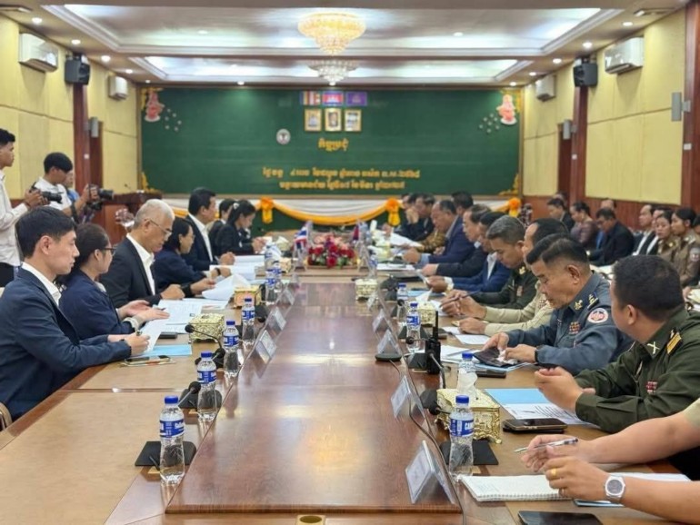 លោក​ឧត្តមសេនីយ៍ត្រី អេង លី​ហួរ ស្នងការរង ផែនកា​រងារ​អន្តោប្រវេសន៍​នៃ​ស្នងការដ្ឋាន​នគរបាល​ខេត្ត​បន្ទាយមានជ័យ​ អញ្ជើញ ជួប​សម្តែង​ការគួរសម​និង​ពិភាក្សា​ការងារ​ជាមួយ ឯកឧត្តម Tull TRAISORAT ឯកអគ្គរាជទូត​ថៃ ប្រចាំ​ព្រះរាជាណាចក្រ​កម្ពុជា និង​ប្រតិភូ​អមដំណើរ ក្រោយ​អធិបតីភាព​ដ៏​ខ្ពង់ខ្ពស់ ឯកឧត្តម ប្លែក វ៉ា​រី ប្រធាន​ក្រុមប្រឹក្សា​ខេត្ត  និង​ឯកឧត្តម អ៊ុំ រាត្រី អភិបាល នៃ​គណៈ​អភិបាលខេត្ត និង​មាន​ការចូល​ដោយ​ប្រធាន​មន្ទីរ​ជុំវិញ​ខេត្ត បន្ទាយមានជ័យ​និង​កងកម្លាំង ប្រ​ប្រារព្ធ​កម្មវិធី​នៅ​សាលាខេត្ត​!!!