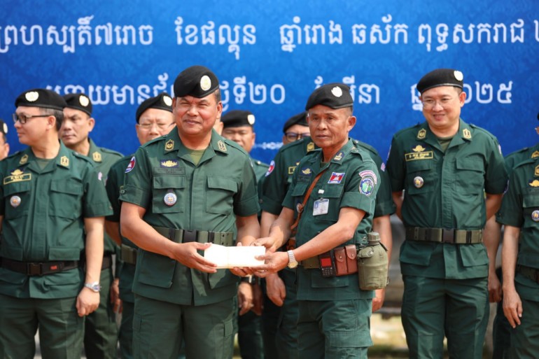 ឯកឧត្តម នាយ​ឧត្តមសេនីយ៍ ស ថេត អគ្គស្នងការ​នគរបាល​ជាតិ ចុះ​ជួប​សំណេះសំណាល និង​សួរសុខទុក្ខ​កងកម្លាំង​នគរបាល​ការពារ​ព្រំដែន​ប្រចាំ​ទិស​ភូមិភាគ​៥ នា​ឱកាស​ពិធី​បុណ្យចូលឆ្នាំថ្មី​ប្រពៃណី​ជាតិខ្មែរ​