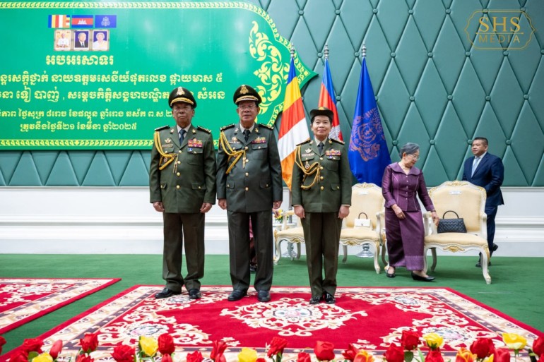 សម្តេច​តេជោ ហ៊ុន សែន អញ្ជើញ​ជា​អធិបតី​ក្នុង​ពិធី​អបអរសាទរ និង​បំពាក់​ឋានន្តរសក្តិ​ថ្នាក់​នាយ​ឧត្តមសេនីយ៍ផុត​លេខ ផ្កាយ​មាស ៥ ជូន សម្តេច​ពិជ័យ​សេនា ទៀ បាញ់ និង​សម្តេច​កិត្តិ​សង្គហ​បណ្ឌិត ម៉ែន សំអន