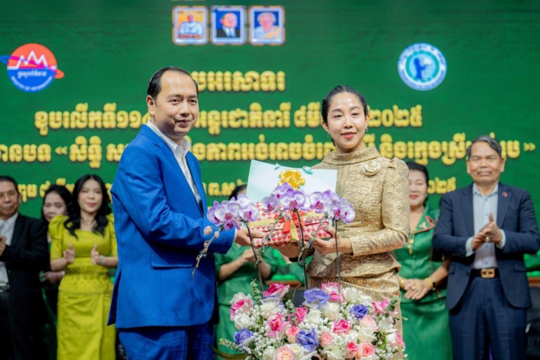 រដ្ឋមន្ត្រី នេត្រ ភ​ក្ត្រា ថ្លែងអំណរគុណ​មន្ត្រីរាជការ​ជា​ស្ត្រី​នៃ​ក្រសួង​ព័ត៌មាន ដែល​លះបង់​កម្លាំងកាយ​ចិត្ត​បញ្ញា​ដើម្បី​បុព្វហេតុ​វិស័យ​ព័ត៌មាន​នៅ​កម្ពុជា​, ការ​ប្រារព្ធ​ទិវា​អន្តរជាតិ​នារី ៨ មីនា មិន​សំដៅថា​នារី​មាន​សិទ្ធិ​១​ថ្ងៃ​នោះ​ទេ​តែ​នារី​មាន​សិទ្ធិ​ពេញ​១​ឆ្នាំ និង​មាន​សមត្ថភាព​មិន​ចាញ់​បុរស