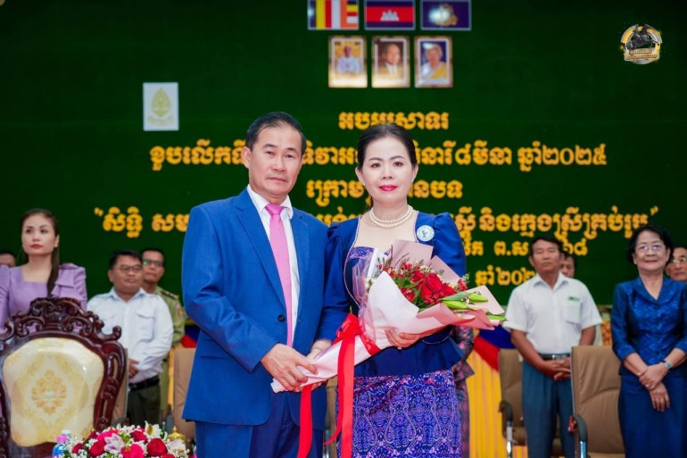 ​ឯកឧត្តម ខូ​យ រី​ដា​៖ «​រដ្ឋបាល​ខេត្ត​ពោធិ៍សាត់ ក៏​បាន​នឹង​កំពុង​យកចិត្តទុកដាក់ ក្នុង​ការបំពេញ​តួនាទី​សំខាន់ៗ​ដល់​ស្ត្រី តាម​ក្រុង​ស្រុក មន្ទីរ​អង្គភាព​»