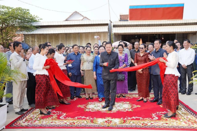 ឧបនាយករដ្ឋមន្ដ្រី នេ​ត សាវឿន អញ្ជើញ​សម្ពោធ​មណ្ឌល​សុខភាព​ឃុំ​ពាម​កោះ​ស្នា និង​បើក​ការដ្ឋាន​សាងសង់​សំណង់​ទ្វារ​ទឹក​ព្រែក​តា​យី នៅ​ស្រុក​ស្ទឹងត្រង់ ខេត្ត​កំពង់ចាម