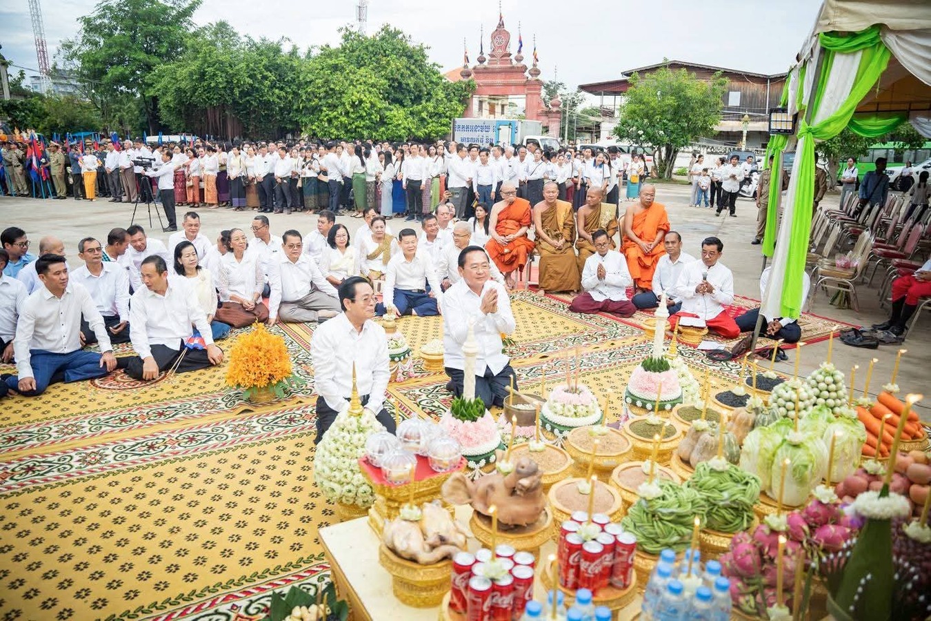 រដ្ឋបាលខេត្តបាត់ដំបង ប្រារព្ធពិធីបុណ្យវិសាខបូជា នាបរិវេណវត្តពោធិ៍វាល ក្រុងបាត់ដំបង