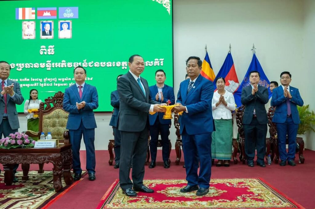 លោក ធន់ សារី ប្រកាសចូលកាន់តំណែង ជាប្រធានមន្ទីរអភិវឌ្ឍន៍ជនបទខេត្តមណ្ឌលគិរីថ្មី ដោយជំនួស លោក យន់ សារ៉ោម ត្រូវទទួលភារកិច្ចថ្មី