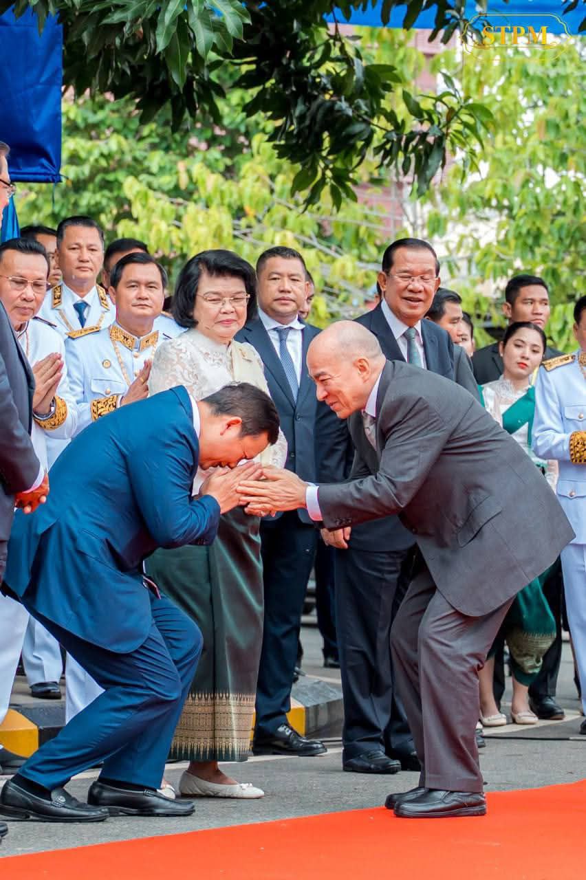 សម្តេចមហាបវរធិបតី ហ៊ុន ម៉ាណែត ៖ ទូលព្រះបង្គំចូលរួមដង្ហែ ព្រះករុណាព្រះបាទសម្តេចព្រះបរមនាថ នរោត្តម សីហមុនី ព្រះមហាក្សត្រនៃព្រះរាជាណាចក្រកម្ពុជា…..
