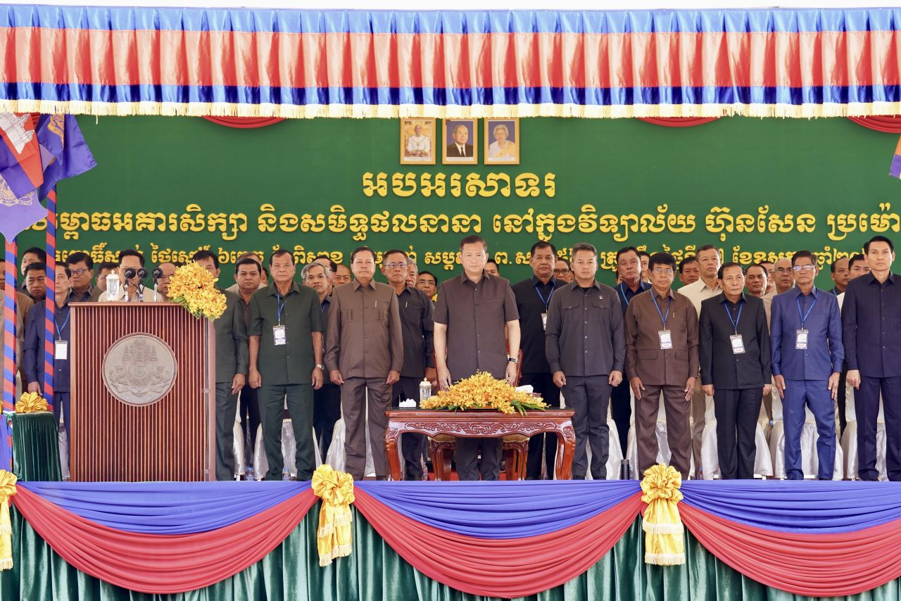 នាយករដ្ឋមន្ត្រីនៃកម្ពុជា៖ ដើម្បីការពារទឹកដី ត្រូវប្រឹងប្រែងអភិវឌ្ឍន៍សមត្ថភាព មិនមែនត្រឹមអង្គុយខ្លាចឡើយ