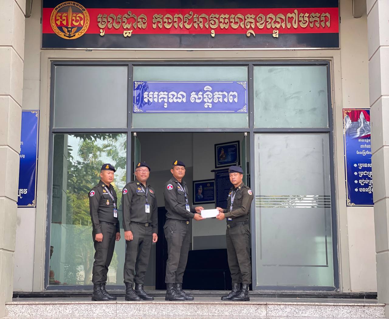 ក្រុមការងារ អាវុធហត្ថខណ្ឌ៧មករា ចូលរួមរំលែកទុក្ខដល់គ្រួសារសមាជិក ដែលឪពុករបស់លោកទទួលមរណៈភាព!