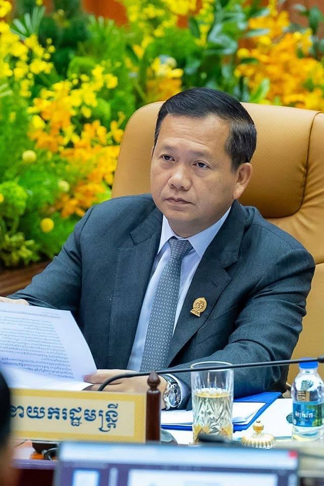 ថ្ងៃសៅរ៍ ទី១៤ មិថុនា ឆ្នាំ ២០២៥ ស្អែកនេះ គណៈកម្មការព្រំដែនចម្រុះ (JBC) កម្ពុជា-ថៃ និងជួបប្រជុំគ្នាក្រោយពីខកខានមិនបានប្រជុំអស់រយៈពេល ១២ឆ្នាំ។ កម្ពុជាបន្តសហការជាមួយភាគីថៃដើម្បីជំរុញការវាស់វែង ខ័ណ្ឌសីមា និងបោះបង្គោលព្រំដែនរវាងប្រទេសទាំងពីរដែលនៅសេសសល់ (ក្រៅពីតំបន់ប្រាសាទតាមាន់ធំ ប្រាសាទតាមាន់តូច ប្រាសាទតាក្របី និងតំបន់មុំបី) ដោយប្រើប្រាស់យន្តការគណៈកម្មការព្រំដែនចម្រុះ(JBC) ។