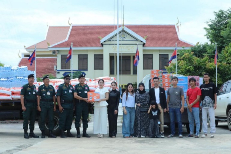​អជីវ​ករ​ក្រុង​ប៉ោយ​ប៉ែត បាន​ផ្ដល់​គ្រឿងឧបភោគ​បរិភោគ​ដល់​អង្គភាព​ស្នងការដ្ឋាន​នគរបាល​ខេត្ត​បន្ទាយមានជ័យ​