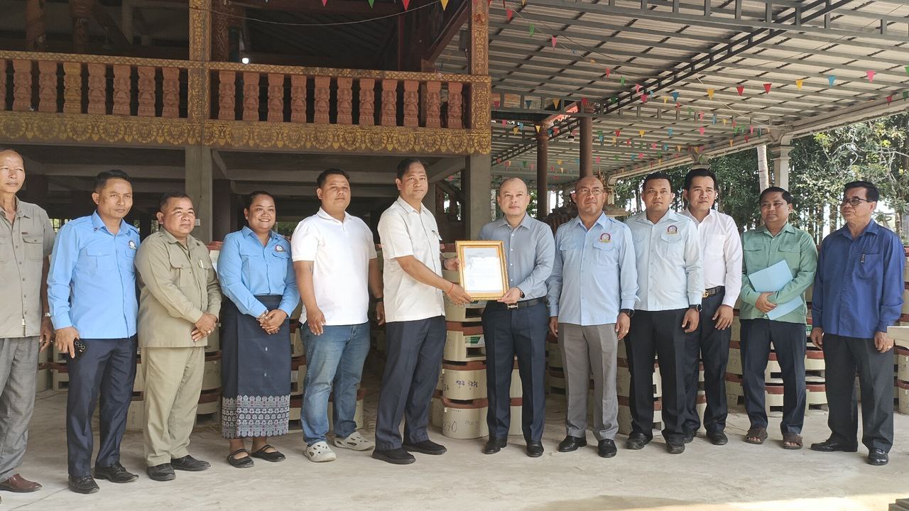 ពិធីចែកចង្ក្រានបង្កើនថាមពលព្រៃមាន់ជូនប្រជាពលរដ្ឋចំនួន២.០០០គ្រួសារ នៅឃុំថ្នាធ្នង់ ស្រុករំដួល