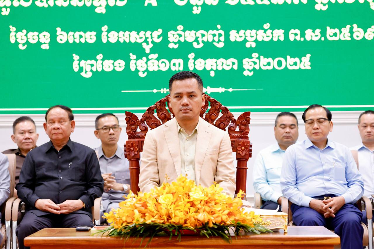 ឯកឧត្តមអភិសន្តិបណ្ឌិត ស សុខា លើកទឹកចិត្តសិស្សជាប់ និងធ្លាក់បាក់ឌុប នៅខេត្តព្រៃវែង បន្តចាប់យកក្ដីស្រមៃលើវិថីសិក្សាច្រើនជម្រើសទៀត