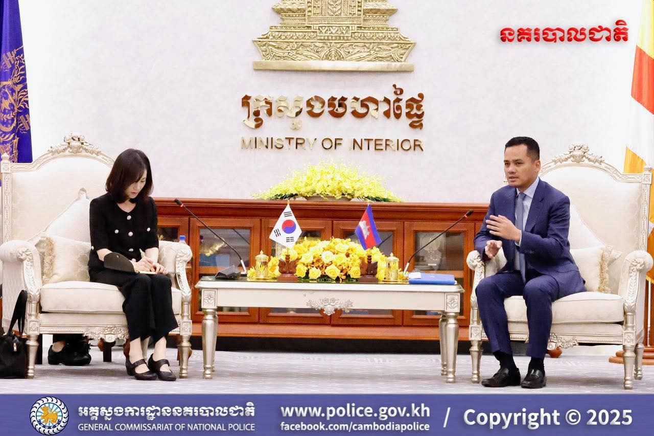His Excellency Abhisantibindit Sar Sokha, Deputy Prime Minister and Minister of Interior, on the afternoon of October 17, 2025, held a meeting with Her Excellency Kim Jina, Second Vice Minister of Foreign Affairs of the Republic of Korea, and her delegation at the Ministry of Interior. Both sides exchanged views constructively and openly in the spirit of strong cooperation, and agreed on three key points aimed at further strengthening collaboration in the prevention, suppression, and crackdown on online scamming.