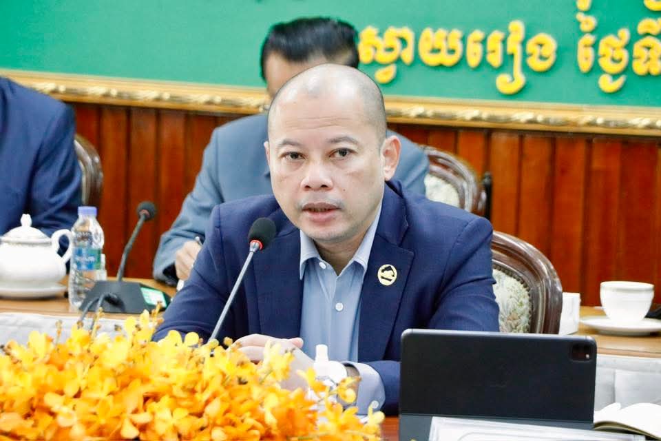 កិច្ចប្រជុំស្តីពីការពិនិត្យ និងផ្តល់យោបល់លើសេចក្តីព្រាងសៀវភៅកម្មវិធីវិនិ យោគបីឆ្នាំរំកិល ២០២៦-២០២៨ ខេត្តស្វាយរៀង