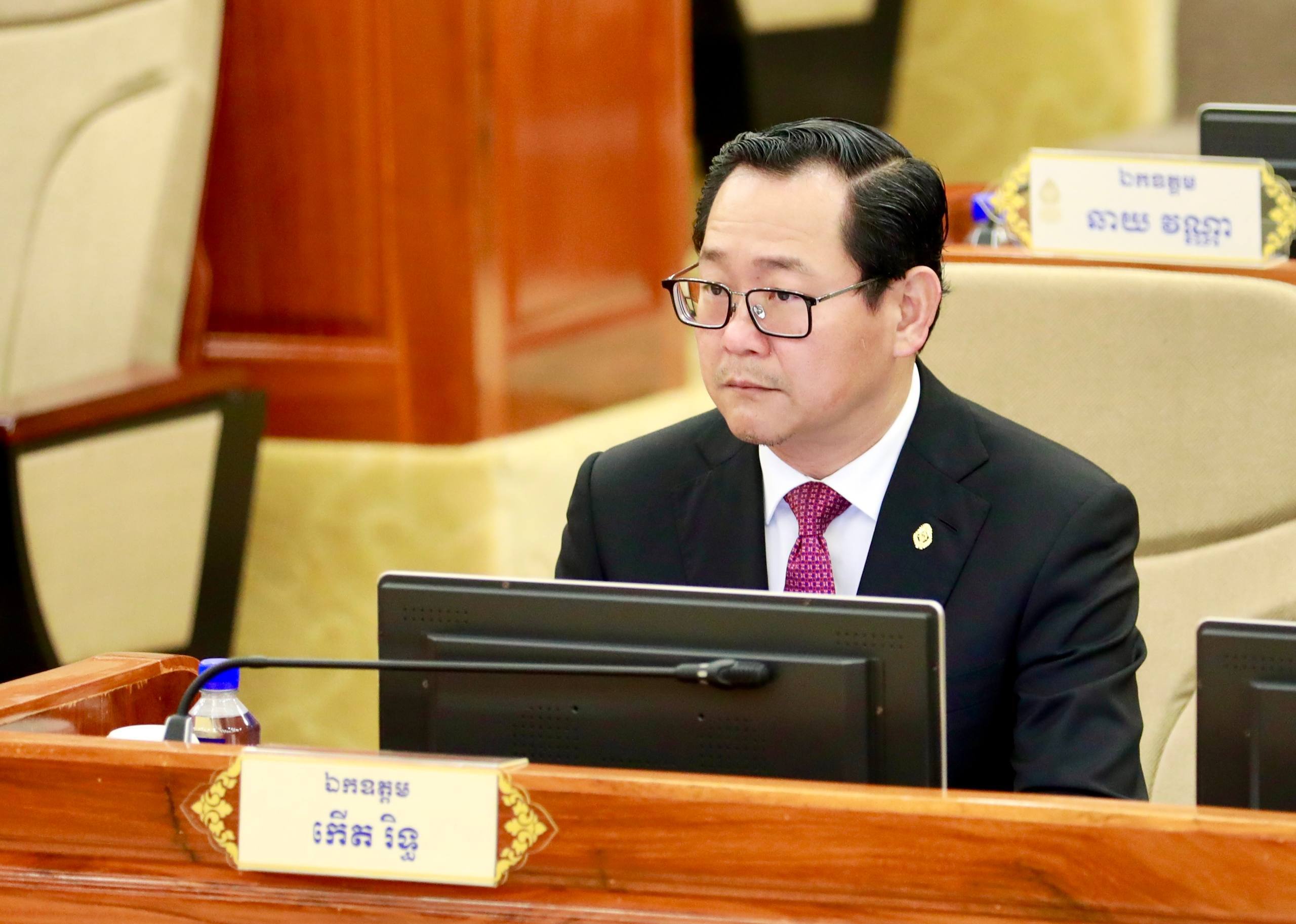 ឯកឧត្តម កើត រិទ្ធ ចូលរួមកិច្ចប្រជុំការពារសេចក្តីព្រាងច្បាប់ស្តីពីការប្រឆាំងការឆបោកតាមប្រព័ន្ធបច្ចេកវិទ្យា ខណៈទទួលបានការអនុម័តយល់ព្រម ១០០% ពីព្រឹទ្ធសភា