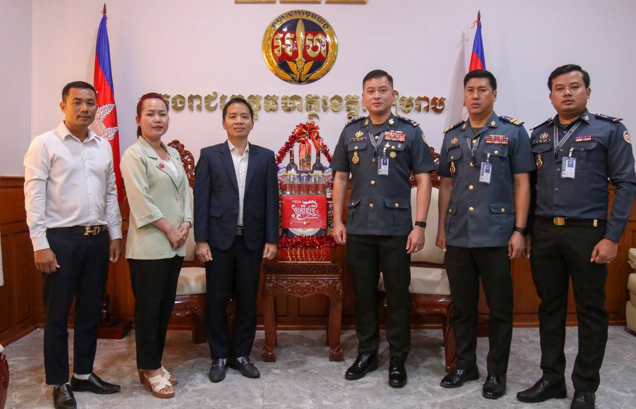 ឧត្តមសេនីយ៍ត្រី សៀ ទីន ទទួលស្វាគមន៍ ក្រុមហ៊ុនមិត្តហ្វូន ប្រចាំខេត្តសៀមរាប!