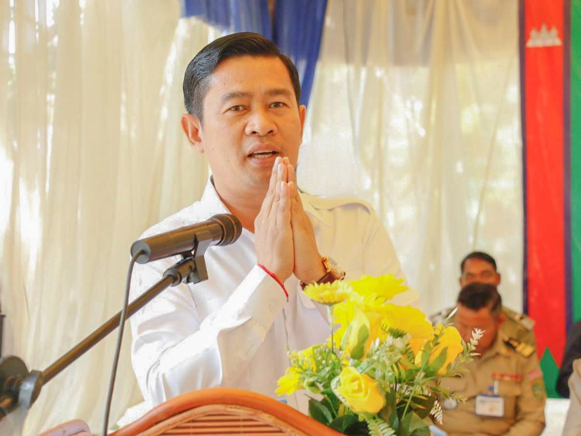 ខ្ញុំព្រះករុណាខ្ញុំ ទូច វណ្ណៈ និងក្រុមគ្រួសារ សូមប្រគេនពរដល់ព្រះសង្ឃគ្រប់ព្រះអង្គ និងសូមគោរពជូនពរដល់ឯកឧត្តម លោកជំទាវ ឧកញ៉ា អស់លោក លោកស្រី អ្នកនាងកញ្ញា ជាថ្នាក់ដឹកនាំ និងសមាជិក សមាជិកាក្រុមការងារ ព្រមទាំងលោកយាយ លោកតា ពុកម៉ែ បងប្អូនប្រជាពលរដ្ឋទាំងអស់ ក្នុងឱកាសបុណ្យចូលឆ្នាំថ្មី ប្រពៃណីជាតិ ឆ្នាំមមី អដ្ឋស័ក ពុទ្ធសករាជ ២៥៧០ សូមទទួលបានសុខភាពល្អបរិបូរណ៍ និងសម្រេចបានជោគជ័យគ្រប់ភារកិច្ច-ការងារ។