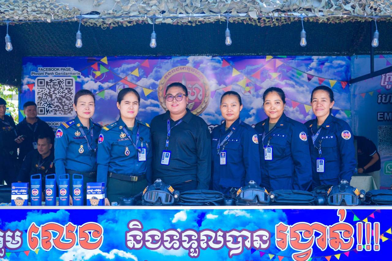 ក្នុងថ្ងៃទី១ នៃការចាប់ផ្ដើមព្រឹត្តិការណ៍ នគរសង្ក្រាន្ត នាឱកាសពិធីបុណ្យចូលឆ្នាំថ្មី ប្រពៃណីជាតិខ្មែរ មានបងប្អូនប្រជាពលរដ្ឋ ក៏ដូចជាភ្ញៀវទេសចរណ៍ជាតិ-អន្តរជាតិ អញ្ជើញចូលរួមទស្សនា ស្តង់ពិព័រណ៌ផ្សព្វផ្សាយពី តួនាទី ភារកិច្ច សកម្មភាពការងាររបស់អាវុធហត្ថរាជធានីភ្នំពេញ និងលេខទូរស័ព្ទអន្តរាគមន៏បន្ទាន់ (Emergency Hotline) 1291 ព្រមទាំងបានចូលរួមឆ្លើយសំណួរ ប្រកួតកីឡា និងលេងល្បែងប្រជាប្រិយដើម្បីទទួលបានរង្វាន់ជាច្រើនជាមួយ កងរាជអាវុធហត្ថរាជធានីភ្នំពេញ យ៉ាងច្រើនកុះករ នៅទីតាំងលើសួនមុនីហទ័យ (សួនច្បារស្ពាននាគ វត្តភ្នំ) នៅផ្លូវលេខ៥១ កែង១០៦ រាជធានីភ្នំពេញ។