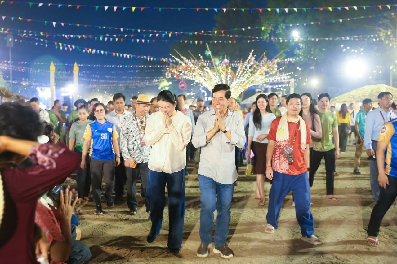 ព្រឹត្តិការណ៍ «នគរសង្ក្រាន្ត »នៅរាជធានីភ្នំពេញមិនទាន់បិទបញ្ជប់នូវឡើយទេ ខណៈបងប្អូនប្រជាពលរដ្ឋ ភ្ញៀវជាតិ និងអន្តរជាតិបន្តមកលេងកម្សាន្តយ៉ាងច្រើនកុះក