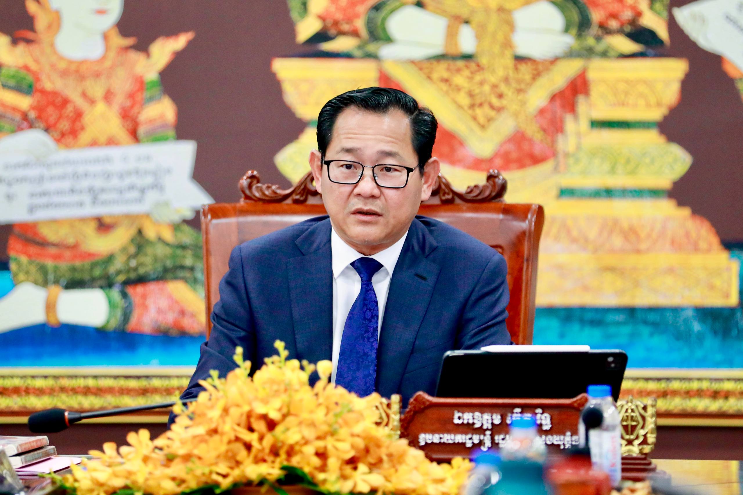 ឯកឧត្តម កើត រិទ្ធ ឧបនាយករដ្ឋមន្ត្រី រដ្ឋមន្ត្រីក្រសួងយុត្តិធម៌ អញ្ជើញដឹកនាំកិច្ចប្រជុំផ្សព្វផ្សាយអំពីច្បាប់ស្ដីពីការប្រឆាំងការឆបោកតាមប្រព័ន្ធបច្ចេកវិទ្យា ដល់មន្ត្រីអនុវត្តច្បាប់ក្នុងវិស័យយុត្តិធម៌