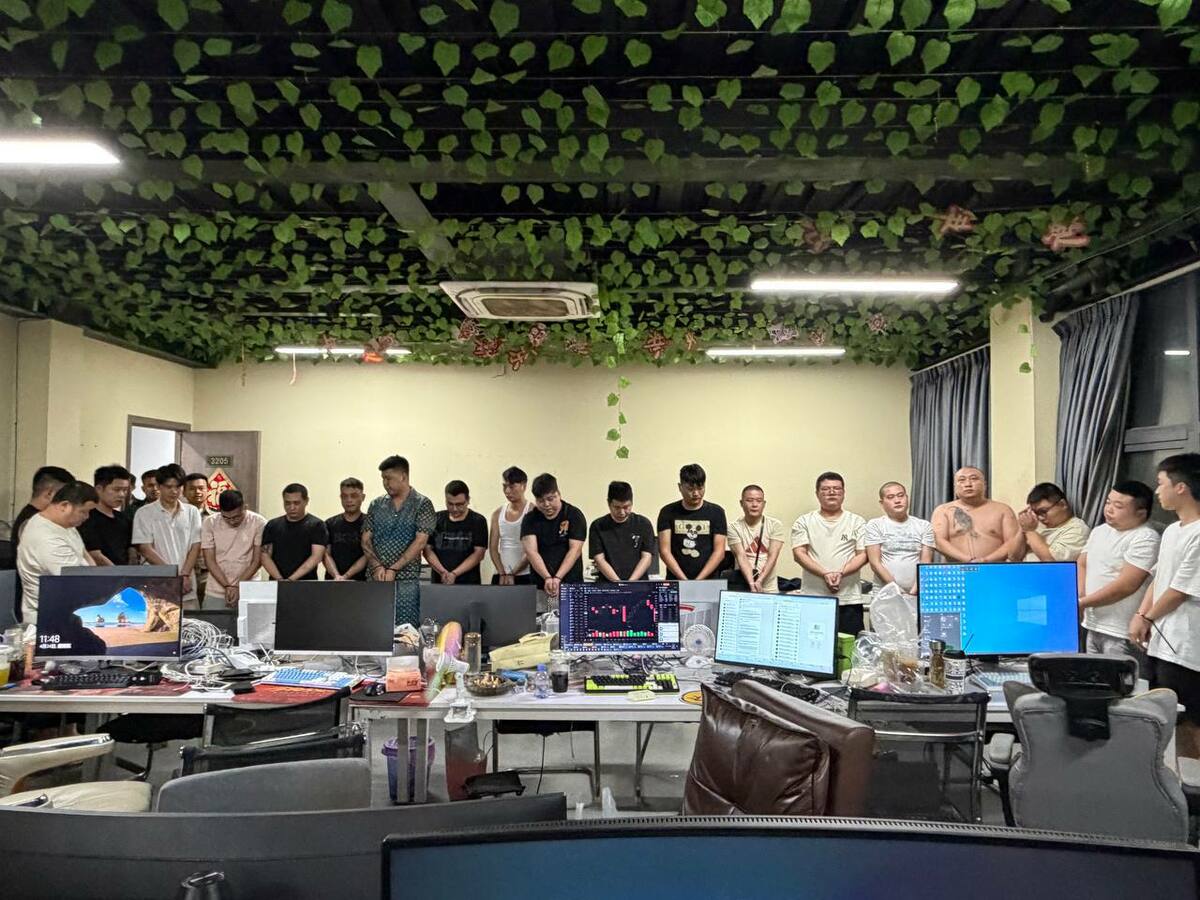 ឃាត់ខ្លួនជនសង្ស័យ៤០នាក់ពាក់ព័ន្ធករណី Online Scams ក្នុងអគារ BAOLI INTER CITY ស្ថិតក្នុងសង្កាត់វាលវង់ ខណ្ឌ៧មករា