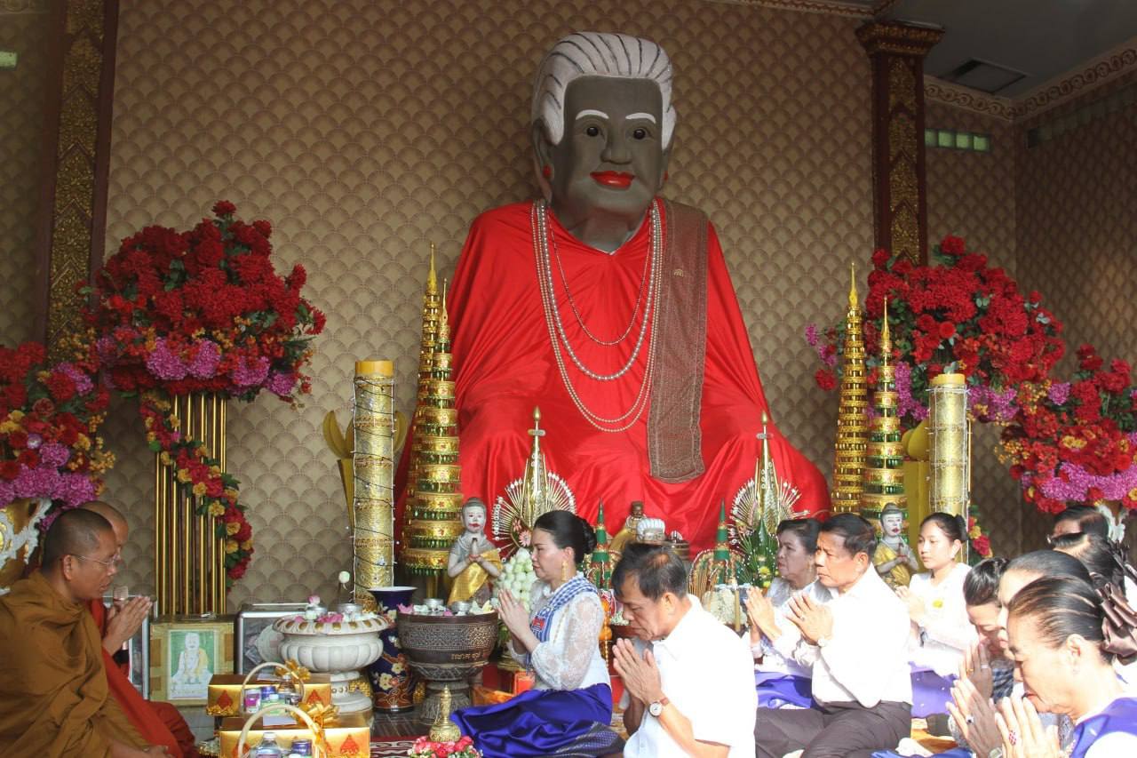 ថ្នាក់ដឹក​នាំខេត្តប៉ៃលិន ​ធ្វើពិធីបួង​សួងសុំ​សេចក្តីសុខ​ នៅអាស្រ​មរូបសំ​ណាក់លោ​កយាយយ៉ាត ដើម្បី​សុំសេចក្តីសុខស​ប្បាយ និង​ជោគ​ជ័យគ្រប់​ភារកិច្ច