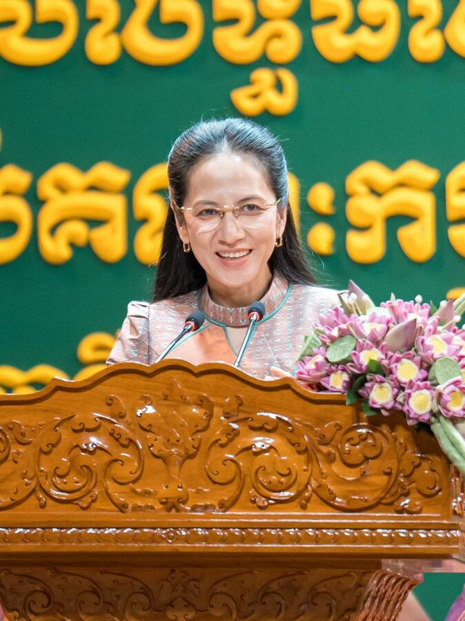 លោកជំទាវបណ្ឌិត ពេជ ចន្ទមុន្នី ហ៊ុនម៉ាណែត ជំរុញការលើកកម្ពស់សីលធម៌សង្គម និងតម្លៃស្ត្រីខ្មែរ ឱ្យកាន់តែរឹងមាំ និងមានភាពបត់បែន ក្នុងយុគសម័យឌីជីថល