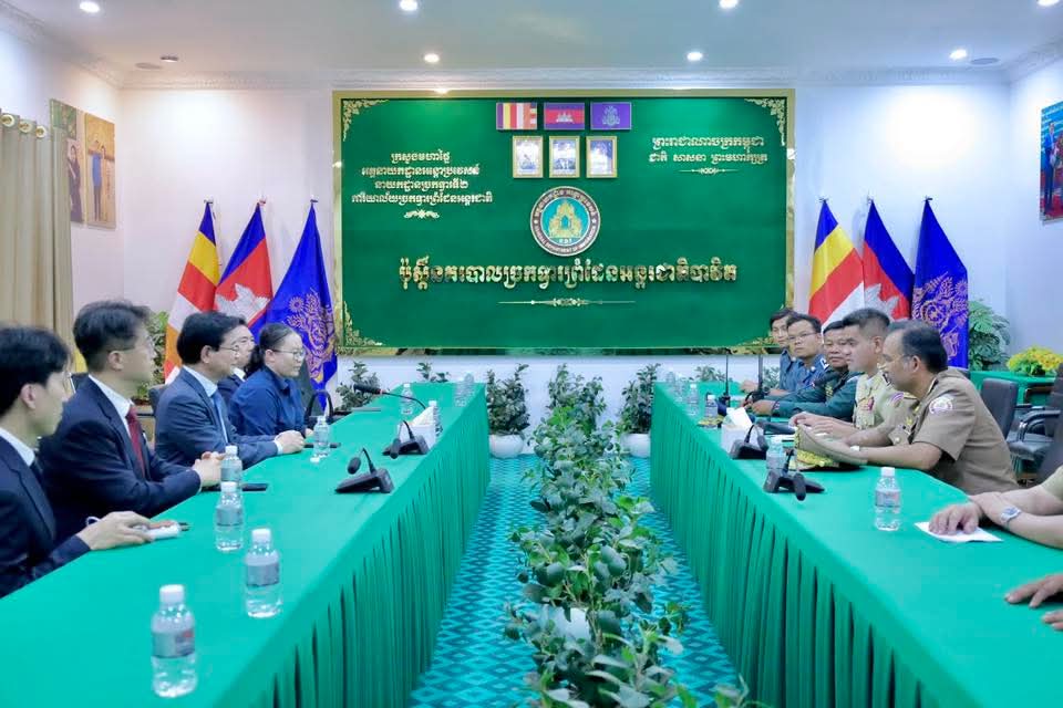 ឯកអគ្គរដ្ឋទូតសាធារណរដ្ឋកូរ៉េ ចុះពិនិត្យទីតាំងបង្ក្រាបការឆបោកតាមប្រព័ន្ធអនឡាញ និងច្រកព្រំដែនអន្តរជាតិបាវិត