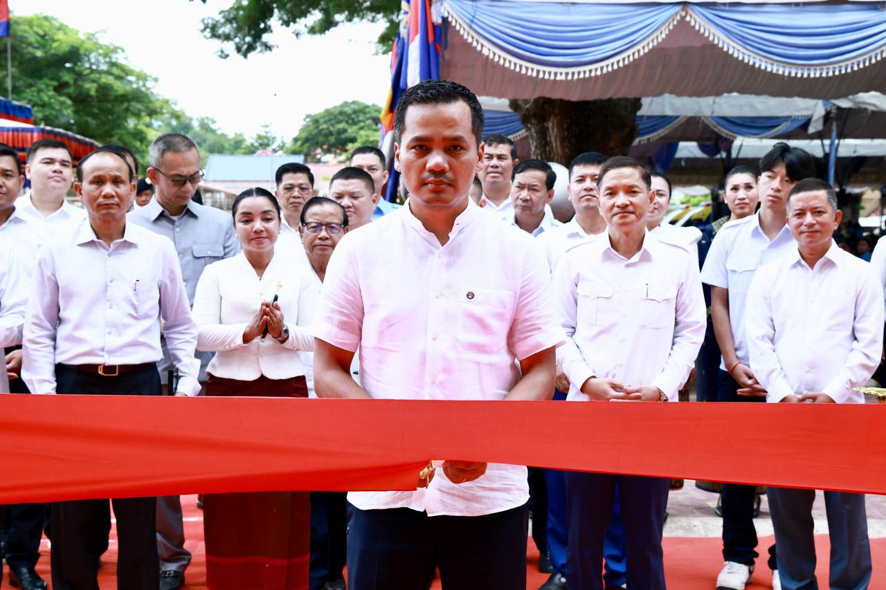 សម្ពោធអគារសិក្សាថ្មីមួយទៀតនៅព្រៃវែង ឯកឧត្តមអភិសន្តិបណ្ឌិត ស សុខា រម្លឹកជាថ្មីអំពីគុណតម្លៃនៃការសិក្សា!