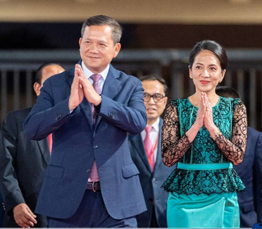 ព្រឹកថ្ងៃនេះ សម្តេចមហាបវរធិបតី ហ៊ុន ម៉ាណែត និងលោកជំទាវបណ្ឌិត អញ្ជើញអបអរសាទរខួប៨០ឆ្នាំ ថ្ងៃបង្កើតសាកលវិទ្យាល័យវិទ្យាសុខាភិបាល, សម្ពោធអគារសិក្សាថ្មី និងប្រគល់សញ្ញាបត្រជូននិស្សិត