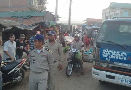 អជ្ញាធរក្រុងប៉ៃលិនចុះរៀបចំសណ្តាប់ធ្នាប់ផ្សារសាមគ្គីប៉ាហ៊ី និងជួយសម្រួលក្នុងការជួសជុលឡើងវិញ