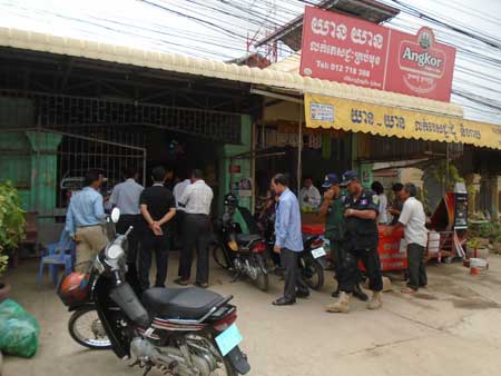 ផ្ទះខារ៉ាអូខេ ៥ កន្លែងដែលធ្លាប់ពង្វក់សិស្សនិងរំខានអ្នកជិតខាងត្រូវអជ្ញាធរក្រុងចុះបិទទ្វារ