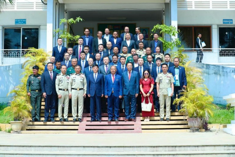 លោក​ឧត្តមសេនីយ៍ទោ សិទ្ធិ ឡោះ  អញ្ជើញ​ចូលរួម​ជួប​សម្តែង​ការគួរសម និង​ពិភាក្សា​ការងារ របស់ ឯកឧត្តម LIU Zhongyi ឧបការី​រដ្ឋមន្ត្រី ក្រសួង​សន្តិសុខ​សាធារណៈ​ចិន នៅ​សាលាខេត្ត​បន្ទាយមានជ័យ