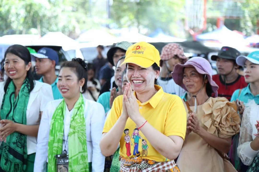 ថ្ងៃទី២កាន់តែសប្បាយខ្លាំងដោយមានការអញ្ជើញចូលរួមលេងល្បែងប្រជាប្រិយពីលោកជំទាវអភិបាលខេត្តឯកឧត្តមនិងថ្នាក់ដឹកនាំព្រមទាំងប្រជាពលរដ្ឋយ៉ាងច្រើនកុះករ…កុំភ្លេចនៅថ្ងៃស្អែក១ថ្ងៃទៀតគឺថ្ងៃឡើងស័ក ទី១៦-៤-២៥