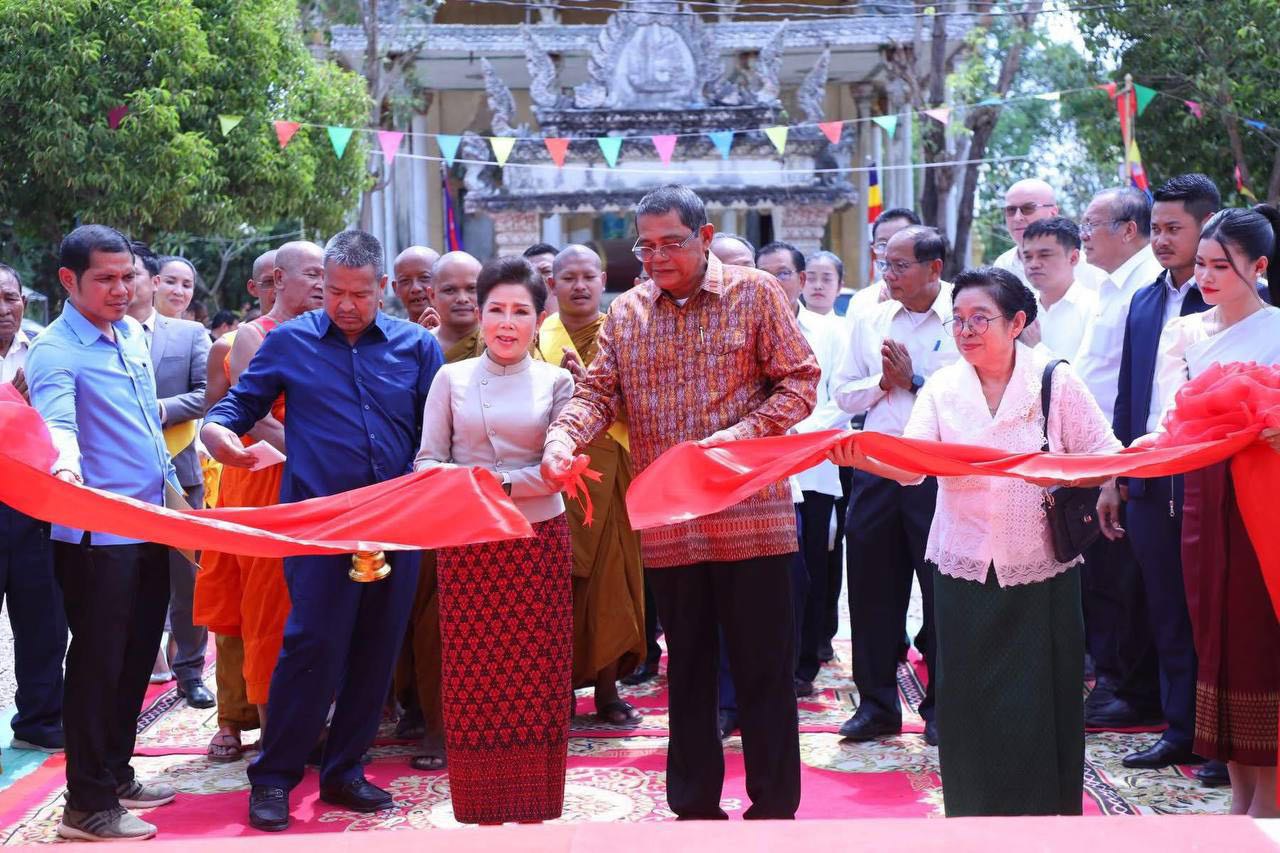 ឧត្តម កែ គឹមយ៉ាន និងលោកជំទាវ បានអញ្ជេីញជាអធិបតីភាពពិធីសម្ពោធឆ្លងព្រះវិហារថ្មី នៅវត្តរតននិមិត្តសំពៅផល