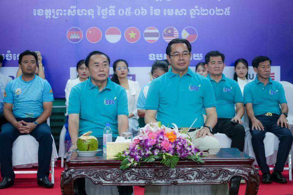 នារសៀលថ្ងៃទី០៦ ខែមេសា ឆ្នាំ២០២៥ ឯកឧត្តម ម៉ាង ស៊ីណេត អភិបាល នៃគណៈអភិបាលខេត្តព្រះសីហនុ អញ្ជើញបិទការប្រកួតកីឡាវាយសី មិត្តភាពជ្រើសរើសជើងឯកពាន រង្វាន់ ឯកឧត្តម ម៉ាង ស៊ីណេត អភិបាលខេត្តព្រះសីហនុ នៅទីលានវាយសី ស្ថិតនៅក្នុងបរិវេណសាលាអនុវិទ្យាល័យសម្តេចឪ ក្រុងព្រះសីហនុ។