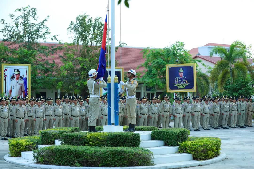 លោកឧត្តមសេនីយ៍ត្រី រ៉ែម វីរៈ ដឹកនាំកម្លាំងនគរបាលខេត្តគោរពទង់ជាតិ ព្រឹកថ្ងៃចន្ទ
