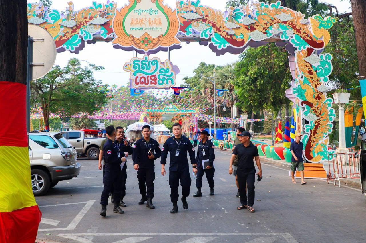 លោកឧត្តមសេនីយ៍ត្រី សៀ​ ទីន ចុះពិនិត្យទីតាំងរៀបចំអង្គរសង្ក្រាន្ត ឆ្នាំ២០២៥