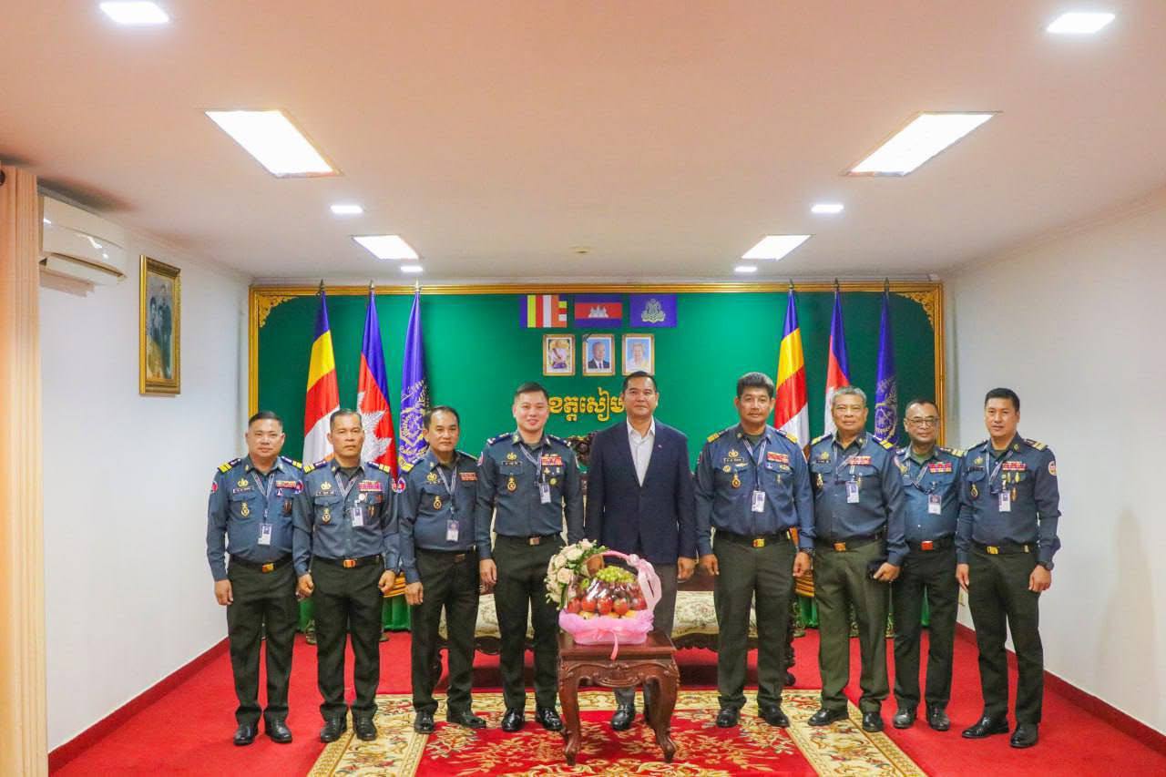 ឧត្តមសេនីយ៍ត្រី សៀ​ ទីន អញ្ជើញជូនពរ ឯកឧត្តម ប្រាក់ សោភ័ណ ក្នុងឱកាសបុណ្យចូលឆ្នាំថ្មី ឆ្នាំ២០២៥