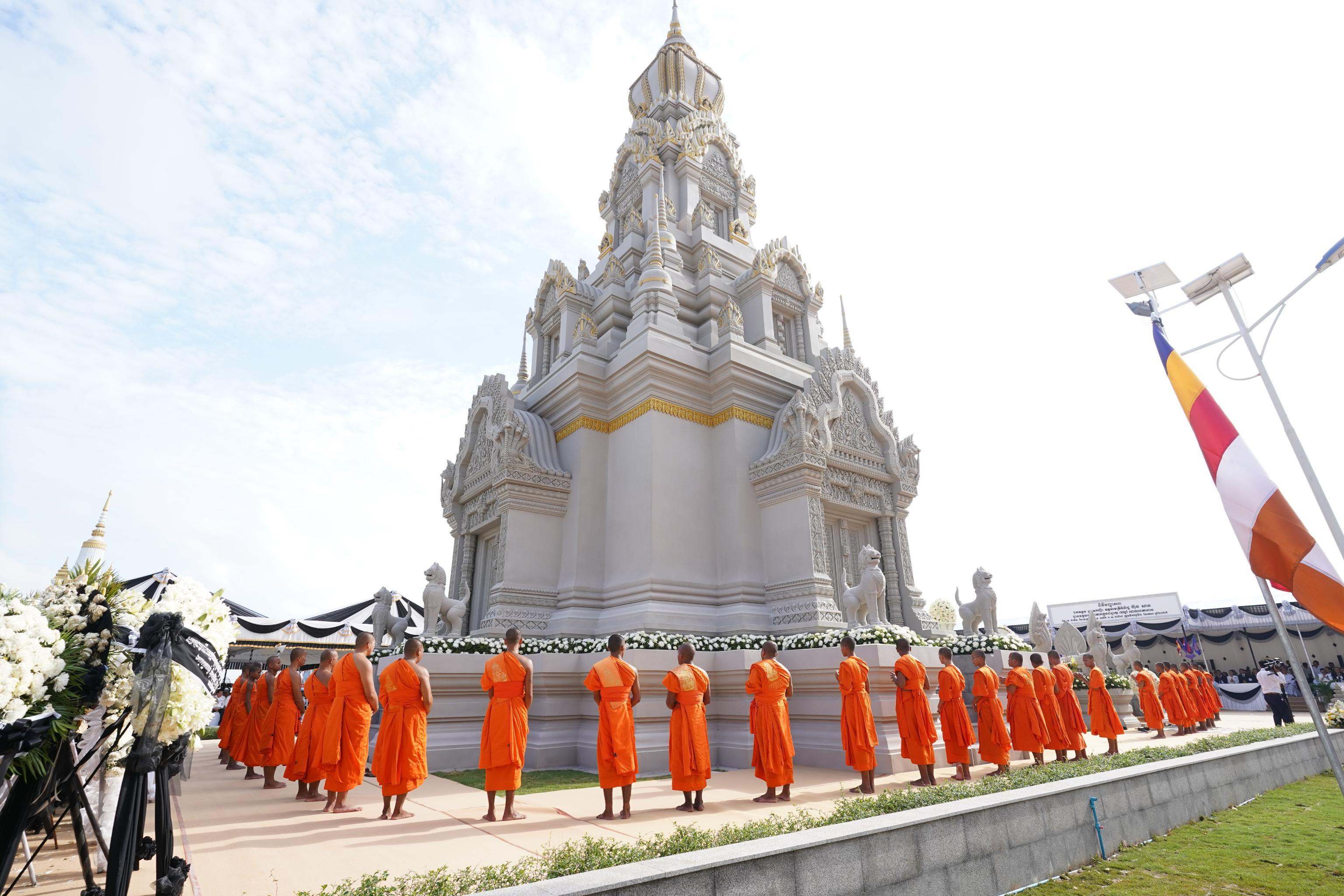 សពអ្នកឧកញ៉ាឧត្តមមេត្រីវិសិដ្ឋ ហ៊ុន សាន ត្រូវរៀបចំបញ្ចុះនៅវត្តច័ន្ទបុរីវង្ស ក្រោមក្តីវិប្បយោគស្រណោះអាឡ័យយ៉ាងក្រៃលែង
