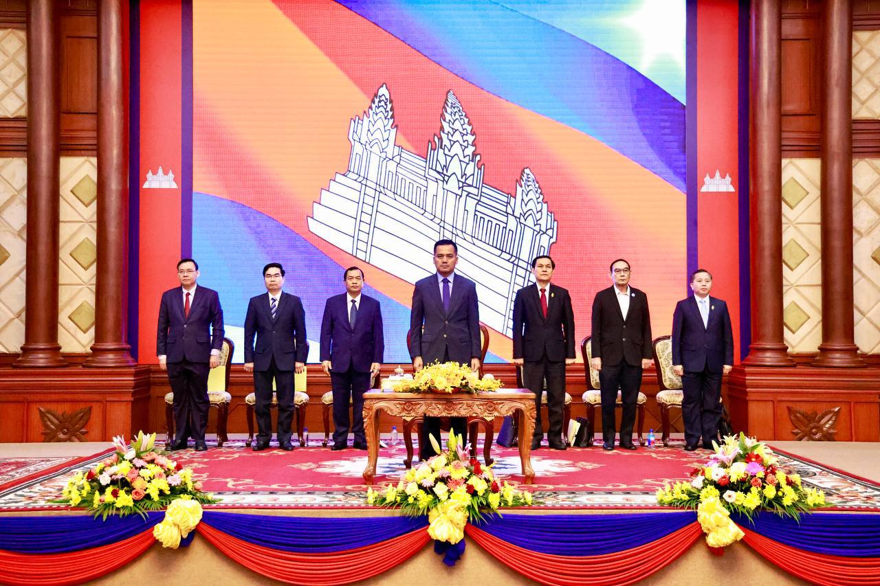 ឯកឧត្តមអភិសន្តិបណ្ឌិត ស សុខា ជំរុញឱ្យរដ្ឋបាលថ្នាក់ក្រោមជាតិ បន្តផ្តល់សេវាសាធារណៈ និងដោះស្រាយបញ្ហាប្រឈម ជូនពលរដ្ឋ ប្រកបដោយប្រសិទ្ធភាព