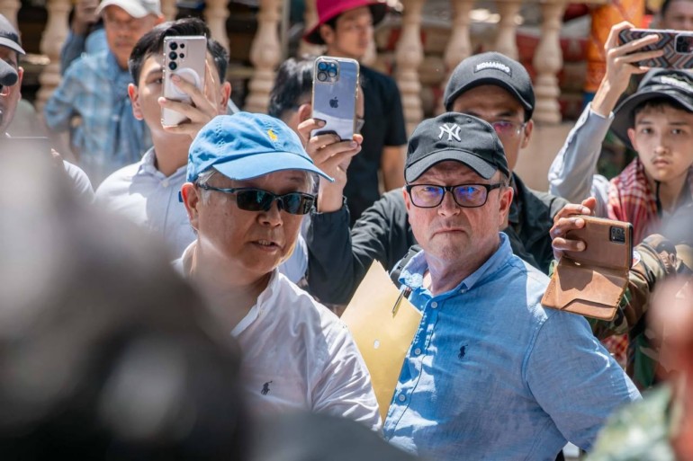 អាល្លឺម៉ង់​សង្កត់ធ្ងន់ថា អ្នក​ដែល​រង​ផលប៉ះពាល់​ខ្លាំង​បំផុត ជាពិសេស​បុគ្គល និង​គ្រួសារ​ដែល​ត្រូវបាន​ផ្លាស់​ទីលំនៅ មិនត្រូវ​បំភ្លេចចោល​ក្នុង​ដំណើរការ​ការទូត​ឡើយ​