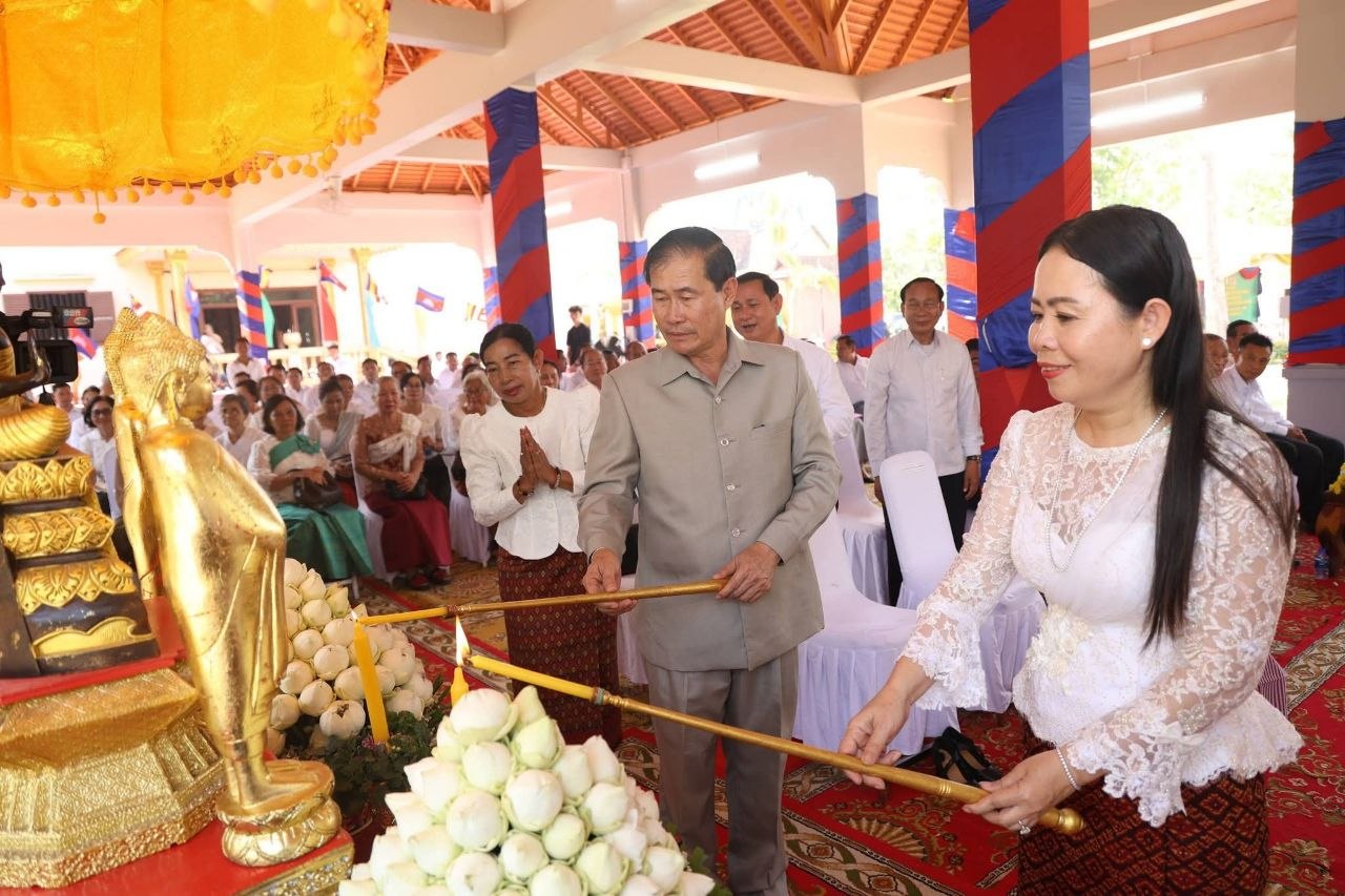 ថ្នាក់ដឹកនាំខេត្តពោធិ៍សាត់ អញ្ជើញសម្ពោធដាក់ឱ្យប្រើប្រាស់ជាផ្លូវការ បដិសណ្ឋារសាលាក្នុងវត្តពោធិ៍សុវណ្ណរង្សី