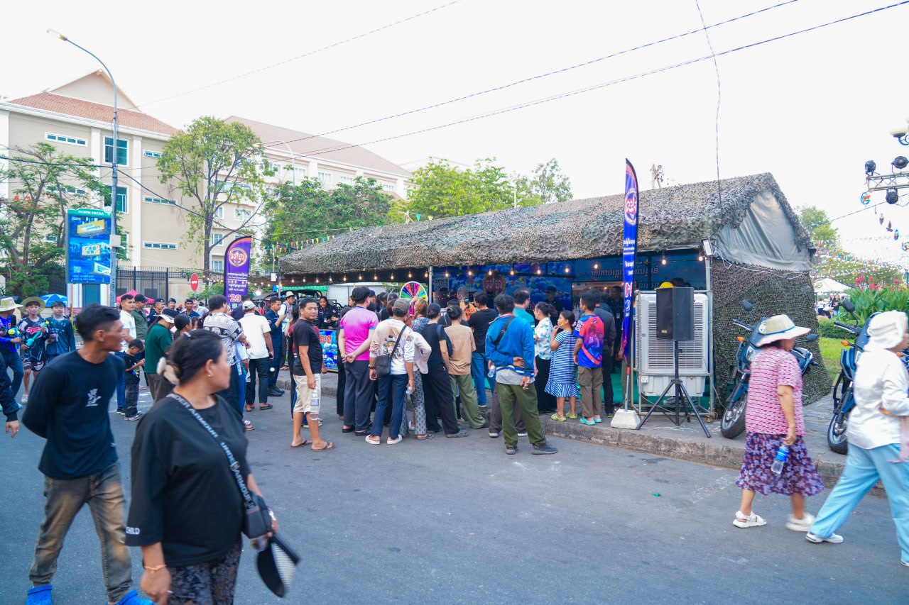 ក្នុងថ្ងៃទី១ នៃការចាប់ផ្ដើមព្រឹត្តិការណ៍ នគរសង្ក្រាន្ត នាឱកាសពិធីបុណ្យចូលឆ្នាំថ្មី ប្រពៃណីជាតិខ្មែរ មានបងប្អូនប្រជាពលរដ្ឋ ក៏ដូចជាភ្ញៀវទេសចរណ៍ជាតិ-អន្តរជាតិ អញ្ជើញចូលរួមទស្សនា ស្តង់ពិព័រណ៌ផ្សព្វផ្សាយពី តួនាទី ភារកិច្ច សកម្មភាពការងាររបស់អាវុធហត្ថរាជធានីភ្នំពេញ និងលេខទូរស័ព្ទអន្តរាគមន៏បន្ទាន់ (Emergency Hotline) 1291 ព្រមទាំងបានចូលរួមឆ្លើយសំណួរ ប្រកួតកីឡា និងលេងល្បែងប្រជាប្រិយដើម្បីទទួលបានរង្វាន់ជាច្រើនជាមួយ កងរាជអាវុធហត្ថរាជធានីភ្នំពេញ យ៉ាងច្រើនកុះករ នៅទីតាំងលើសួនមុនីហទ័យ (សួនច្បារស្ពាននាគ វត្តភ្នំ) នៅផ្លូវលេខ៥១ កែង១០៦ រាជធានីភ្នំពេញ។