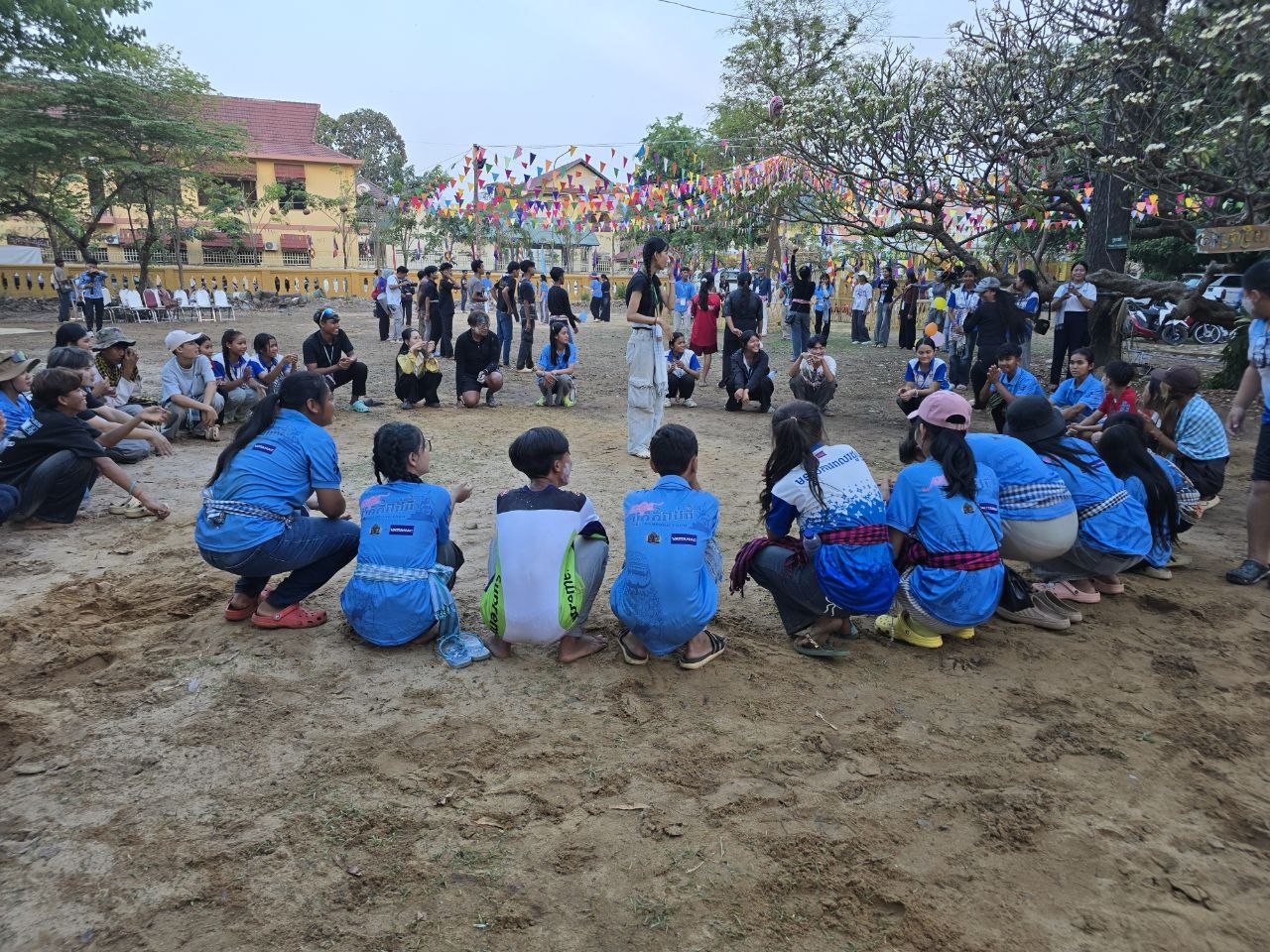 យុវជនខេត្តកំពង់ធំយ៉ាងច្រើនកុះករ នាំគ្នាលេងល្បែងប្រជាប្រិយក្នុងឱកាសបុណ្យចូលឆ្នាំប្រពៃណី នាថ្ងៃទី១