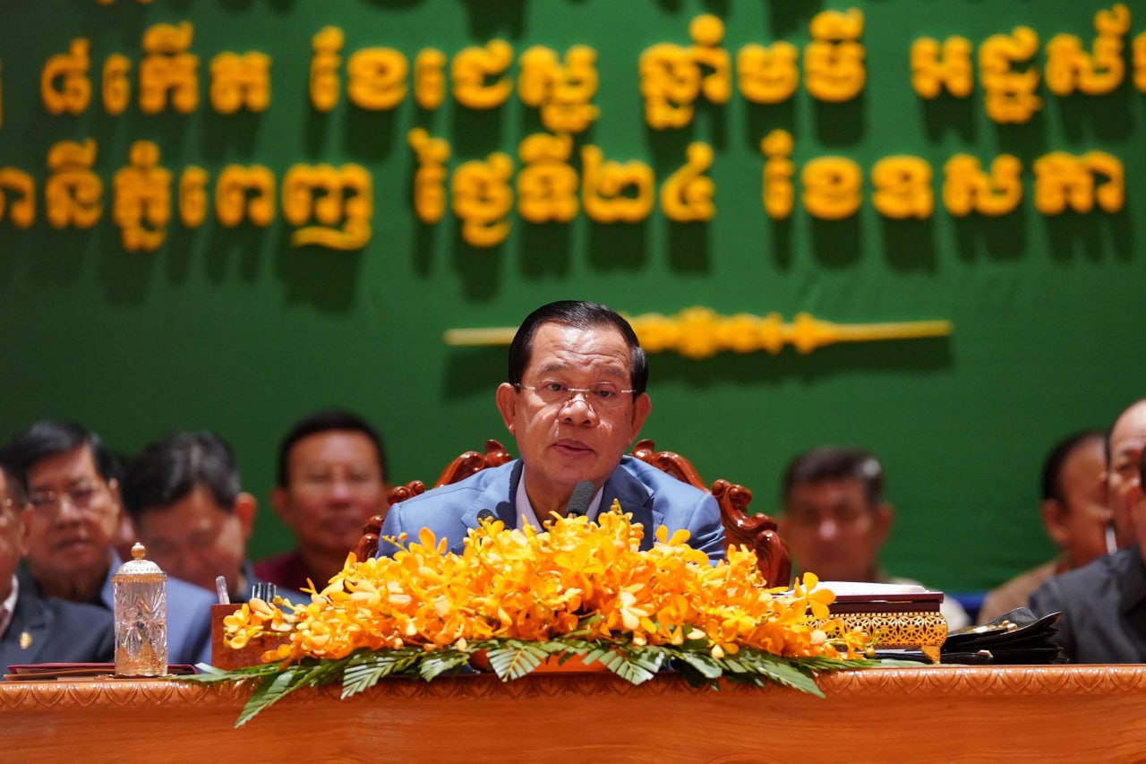 ព្រឹកថ្ងៃនេះសម្តេចតេជោ ហ៊ុន សែន ជួបសំណេះសំណាលជាមួយក្បាលម៉ាស៊ីនក្រសួង ស្ថាប័ន និងក្បាលម៉ាស៊ីន​ដឹកនាំក្នុងរាជធានីភ្នំពេញសរុបជាង៤ពាន់នាក់