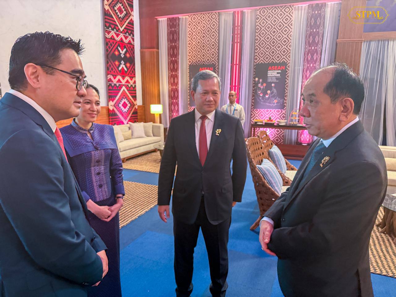សម្តេចធិបតី ហ៊ុន ម៉ាណែត ឆ្លៀតជួបពិភាក្សាក្រៅផ្លូវការ​ ជាមួយអគ្គលេខាធិការក្រសួងការបរទេស នៃសាធារណរដ្ឋសហភាពមីយ៉ាន់ម៉ា
