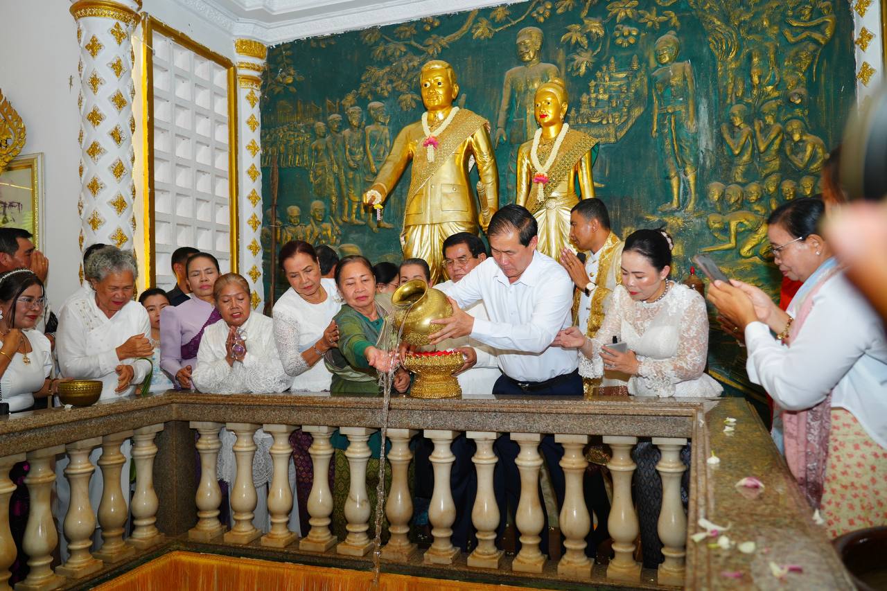 រដ្ឋបាលខេត្តពោធិ៍សាត់ ប្រារព្ធពិធីបុណ្យឡើងរោងជូន “ទេពឧកញ៉ា ឃ្លាំង មឿង” ដើម្បីបួងសួងសុំសេចក្តីសុខសន្តិភាព និងឧទ្ទិសកុសលជូនវីរកងទ័ពការពារបូរណភាពទឹកដី